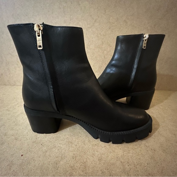 Beautiful solo black leather shoes from coach and gold zipper and in great shape - Picture 1 of 4